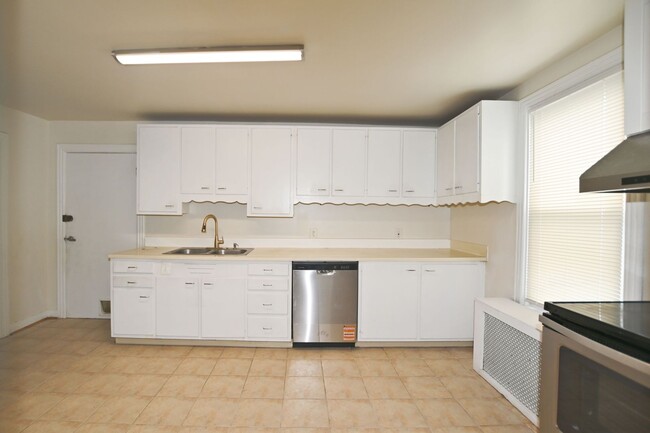Building Photo - 310 Crabb Ave