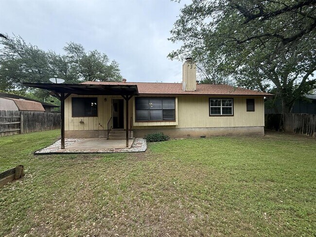 Building Photo - 305 Kimberly Dr