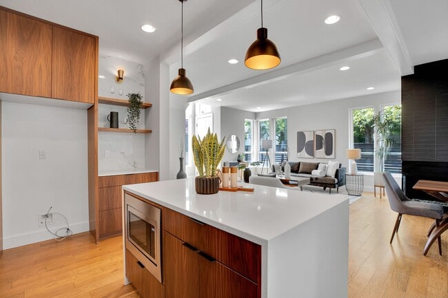Building Photo - Urban Modern 5 Bedrooms, 3 1/2 Bathrooms, ...
