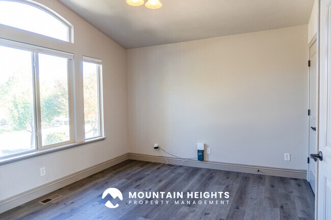 Building Photo - 4071 S Sandpiper Ln