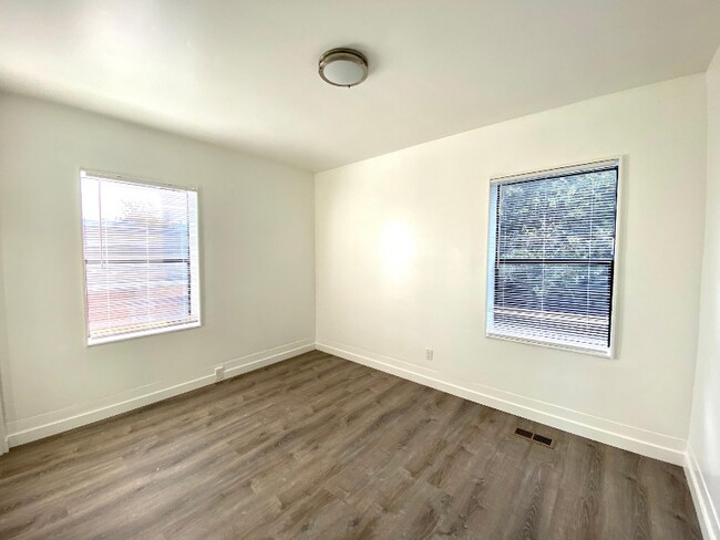 Building Photo - 4457 Whitman Ave N