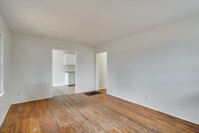 Building Photo - 1615 Heather St