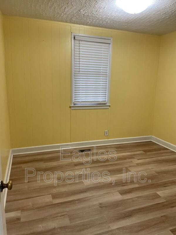 Building Photo - 219 Country Acres Rd
