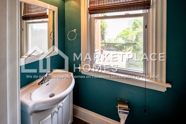 Building Photo - 2922 Hackberry St