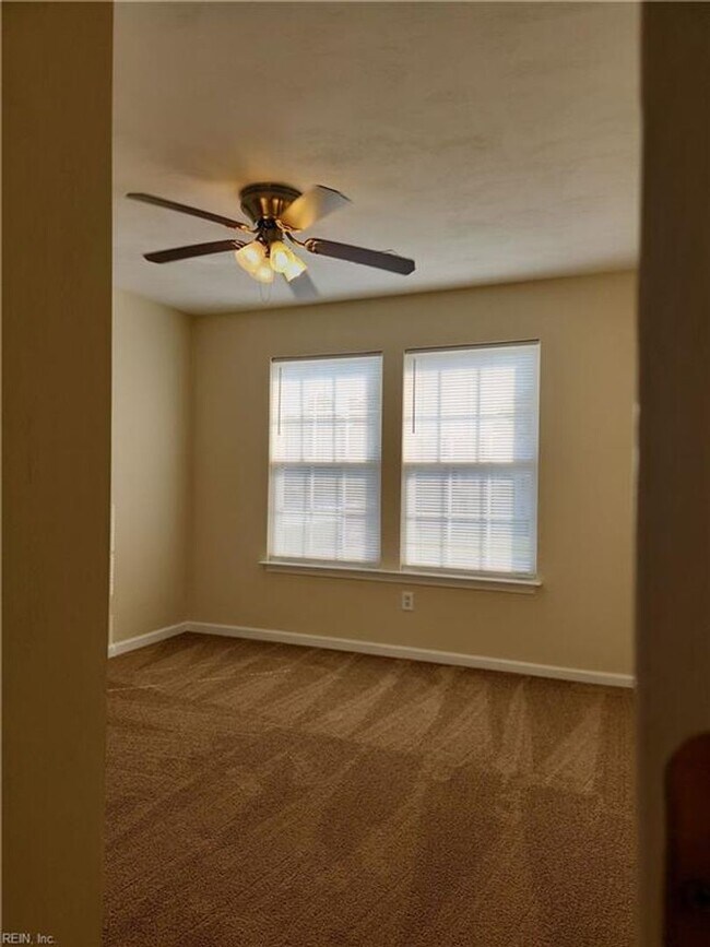 Building Photo - RENTAL