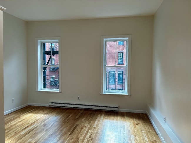 Building Photo - 329 Beacon St