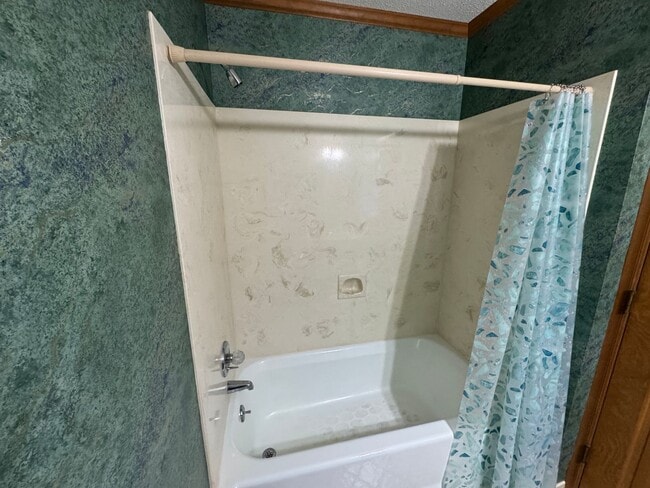 Building Photo - Available to Show