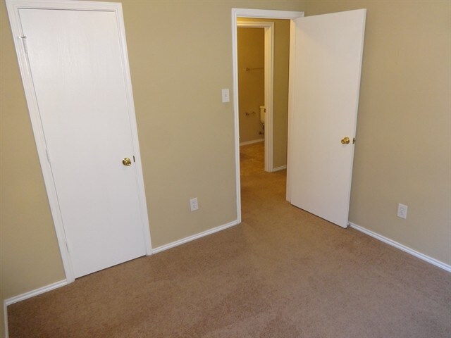 Building Photo - 1409 Ashview Cir