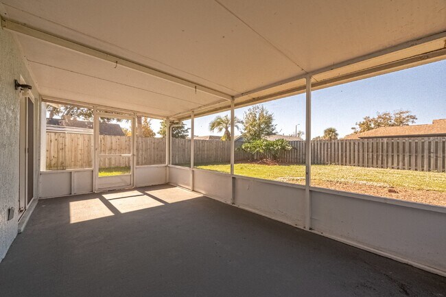 Building Photo - Centrally located 3 bedroom, 2 bathroom single family home