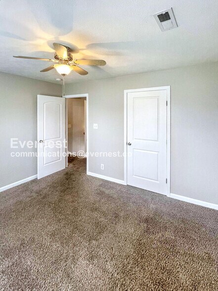 Building Photo - 1533 Apache Way