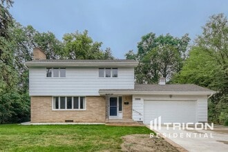 Building Photo - 4721 33rd Ave N