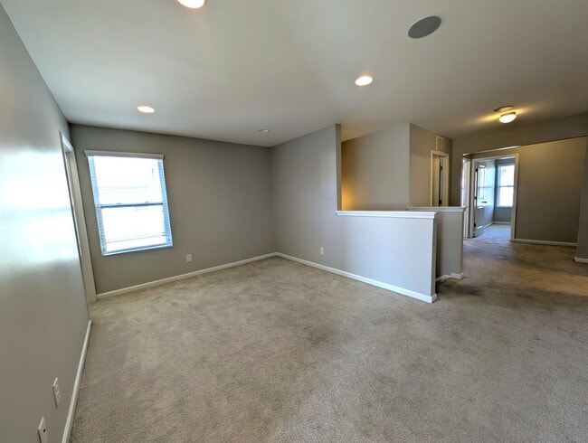 Building Photo - Pristine Home located in the Villages of Back Creek!