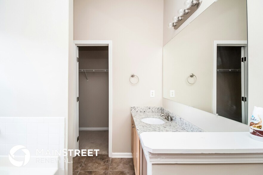 Building Photo - 7522 Clear Creek Approach