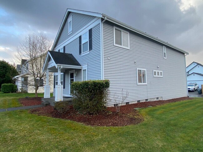 Building Photo - Large Dupont Home ~ Northwest Landing Comm...