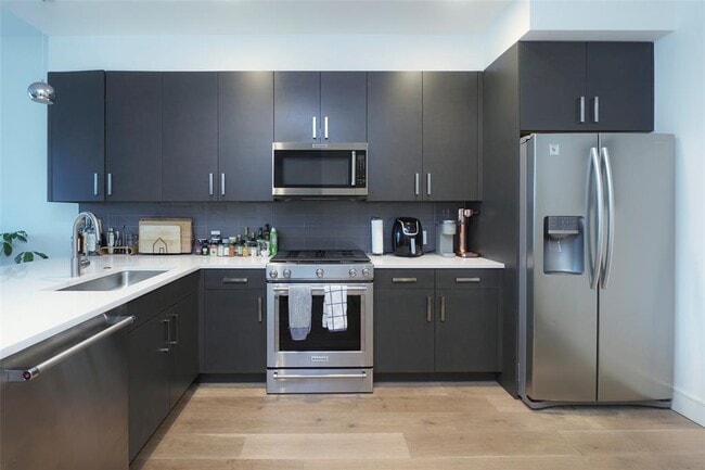 Building Photo - 222 West Ave