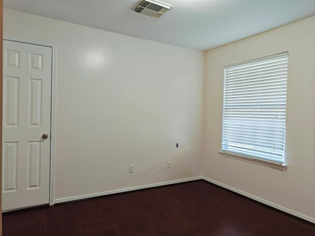 Building Photo - 26418 Creston Woods Dr