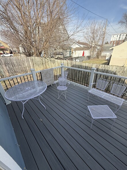 New large deck - 2827 Wood St