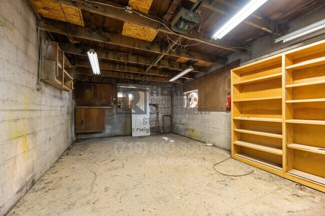 Building Photo - 909 W Evans Ave