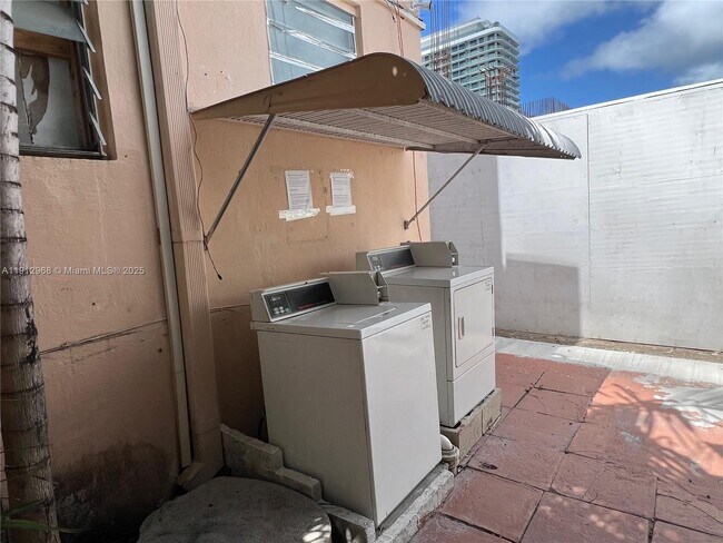 Building Photo - 6949 Byron Ave