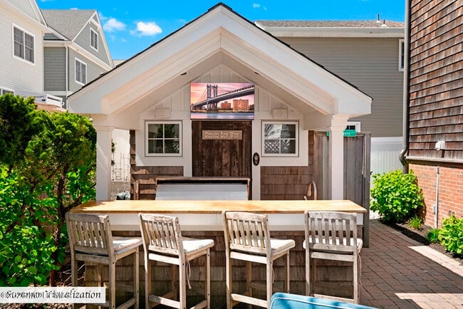 Building Photo - 565 Trout Ave