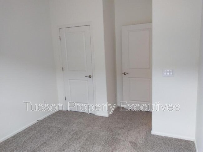 Building Photo - 10683 W Dickerson Dr