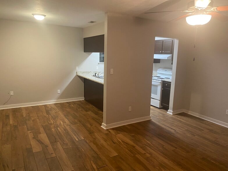 Building Photo - 1881 Nekoma Ct