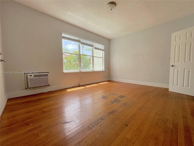 Building Photo - 319 W 28th St