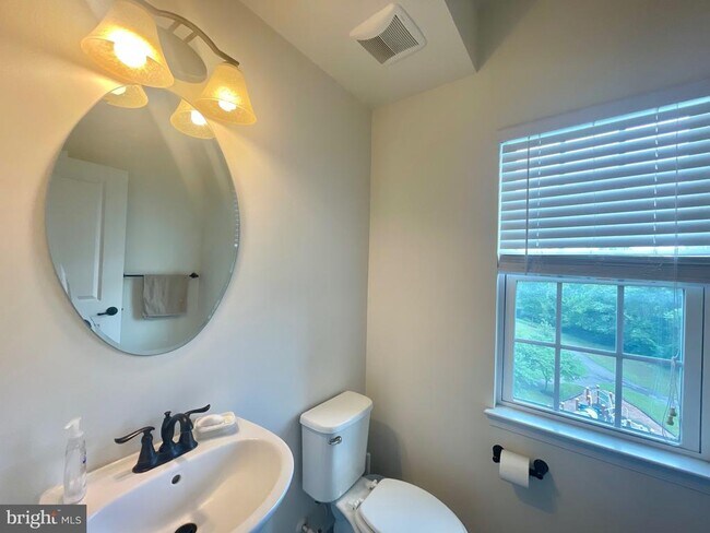 Building Photo - 5221 Sable Ct