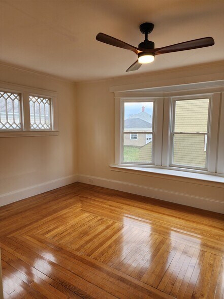 Building Photo - 33 Lodge St