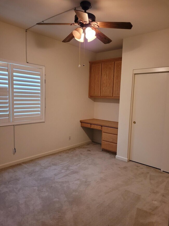 Building Photo - 694 Anna Dr