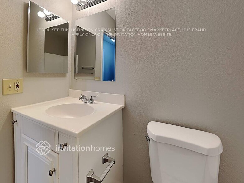 Building Photo - 609 Crested Dr