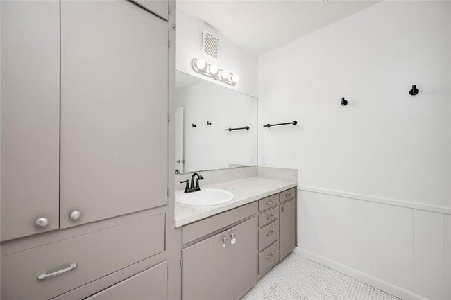 Building Photo - 3304 Dolphin Cove