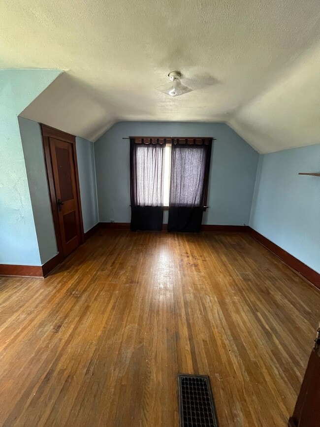 Building Photo - 926 Kern St