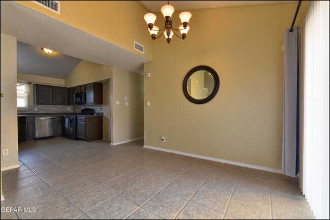 Building Photo - 683 Teichelkamp Dr