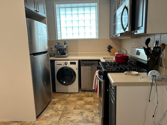 Building Photo - 1928 N Lincoln Ave