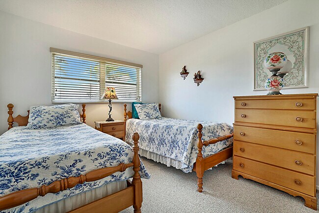 Building Photo - 2703 Dudley Dr W