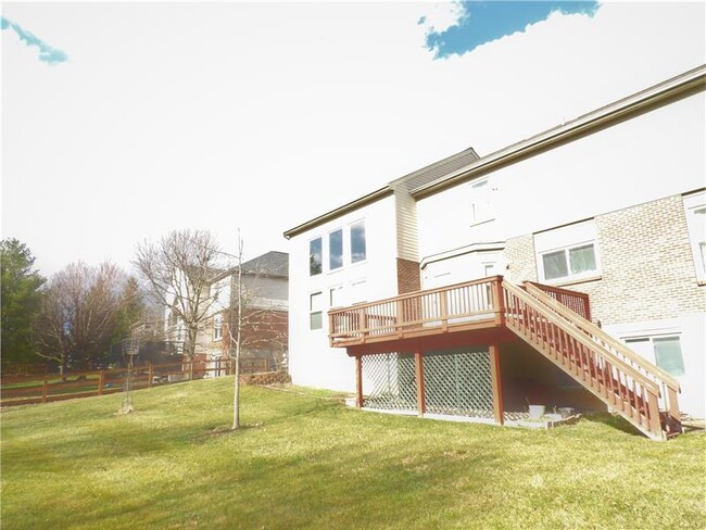Building Photo - 10201 Hartwood Ct