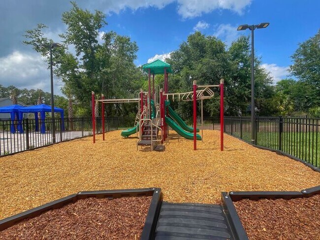 Building Photo - NEW Lower Rental Rate Leasing Special: Mar...