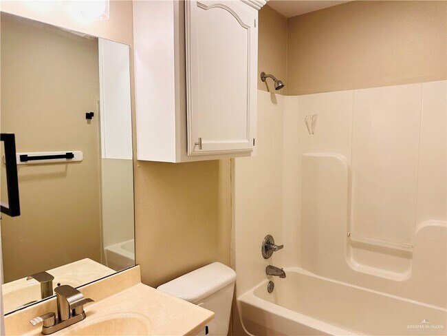 Building Photo - 14 West Dr