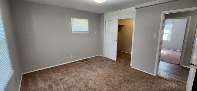 Building Photo - Great 3 bedroom 2 bath rancher at an amazi...