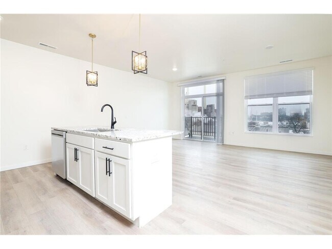 Building Photo - 28 7th St NE