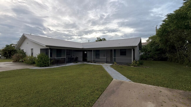 Building Photo - 11450 Char Ann Dr