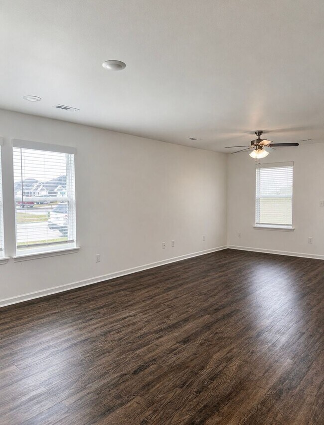 Building Photo - 424-426 Alex Jordan Dr