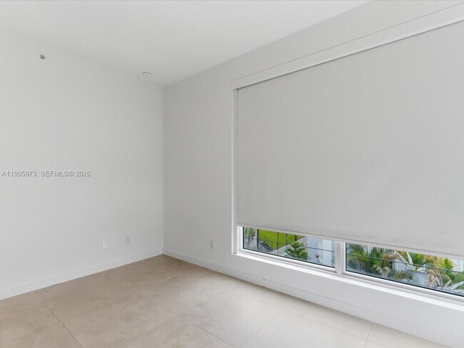 Building Photo - 529 SW 11th St