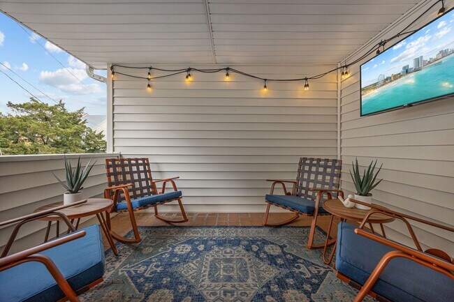 Building Photo - All Inclusive Seasonal Rental Available October 1st, 2025-March 31st 2026!