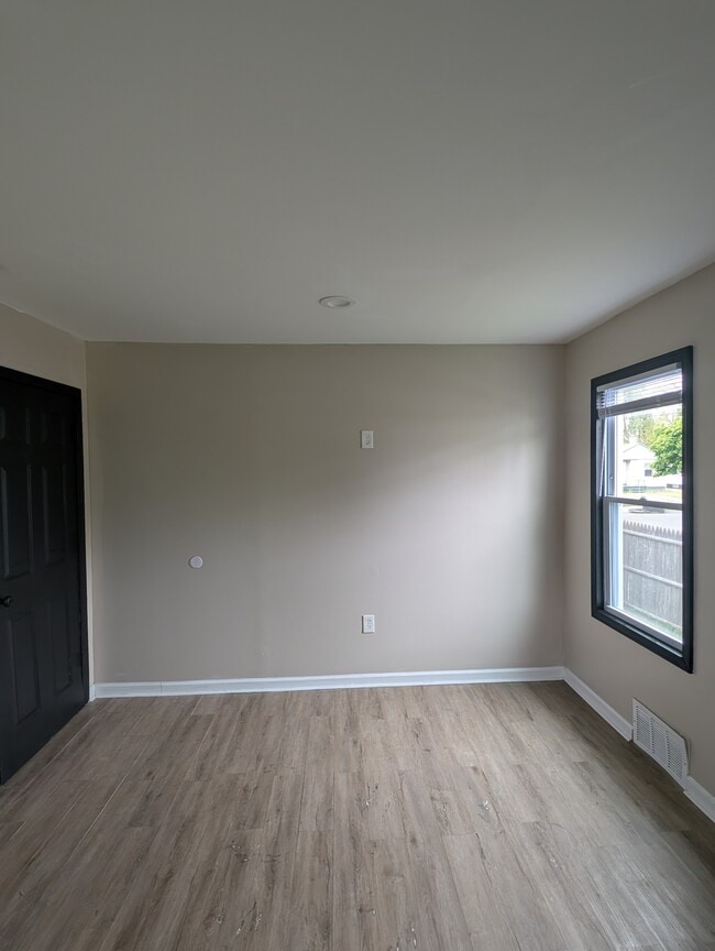 Building Photo - 18116 Bloom St