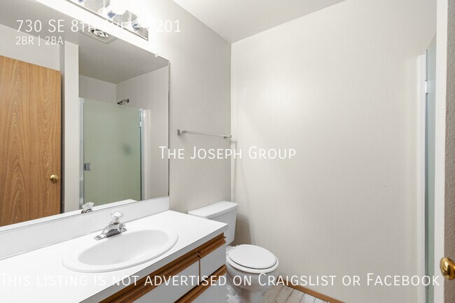 Building Photo - Top Floor 2BD/1.75BA Condo in Oak Harbor!