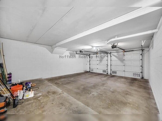 Building Photo - Condo on desirable Harbour Island