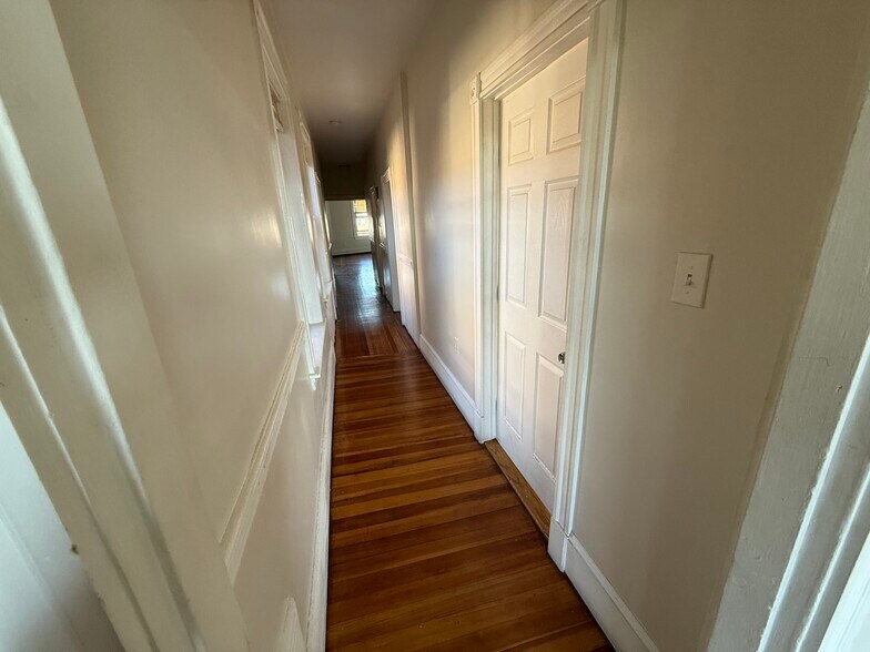Building Photo - 428 Chelsea St
