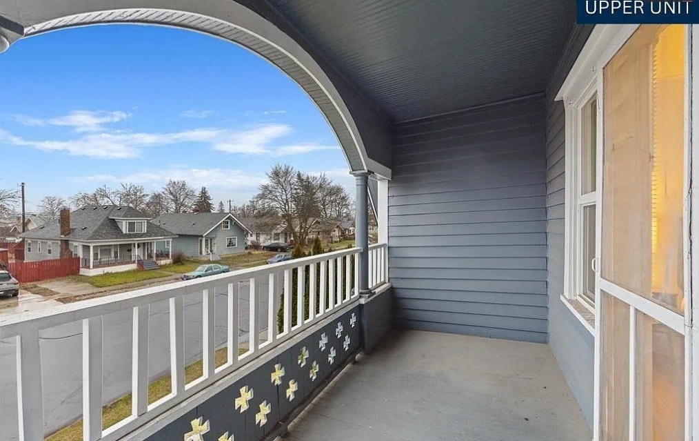 Balcony - 1527 W Knox Ave